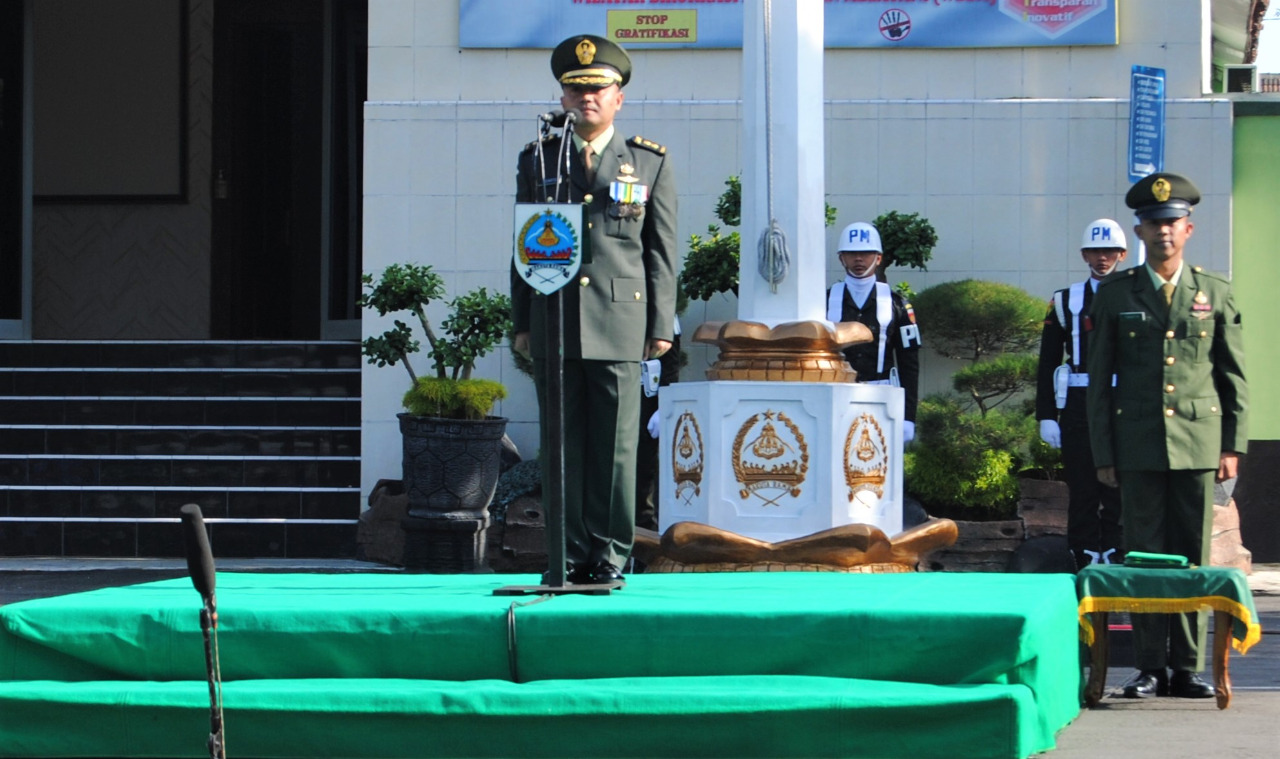 Peringati Hari Pahlawan, Prajurit Korem 073/Makutarama Gelar Upacara Bendera